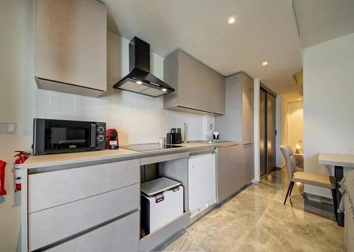 Mercury 420- 2x Pool Cards Access & Shopping Mall * سانت جوليان